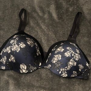 🦋 Maidenform Black and Blue Floral Bra 38 B